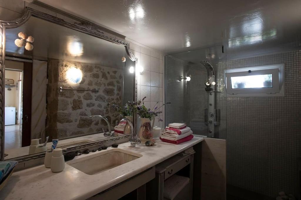 Stone Suite In The Center Of Corinth Kültér fotó